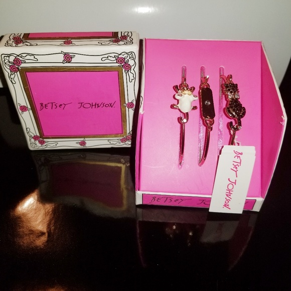 Betsey Johnson Trio Bracelets Set & Gift Box - Picture 4 of 6